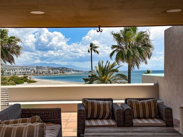 4 bedroom Semi-detached Villa for sale in Sotogrande Costa, San Roque with garage - € 2,400,000 (Ref: 9374995)