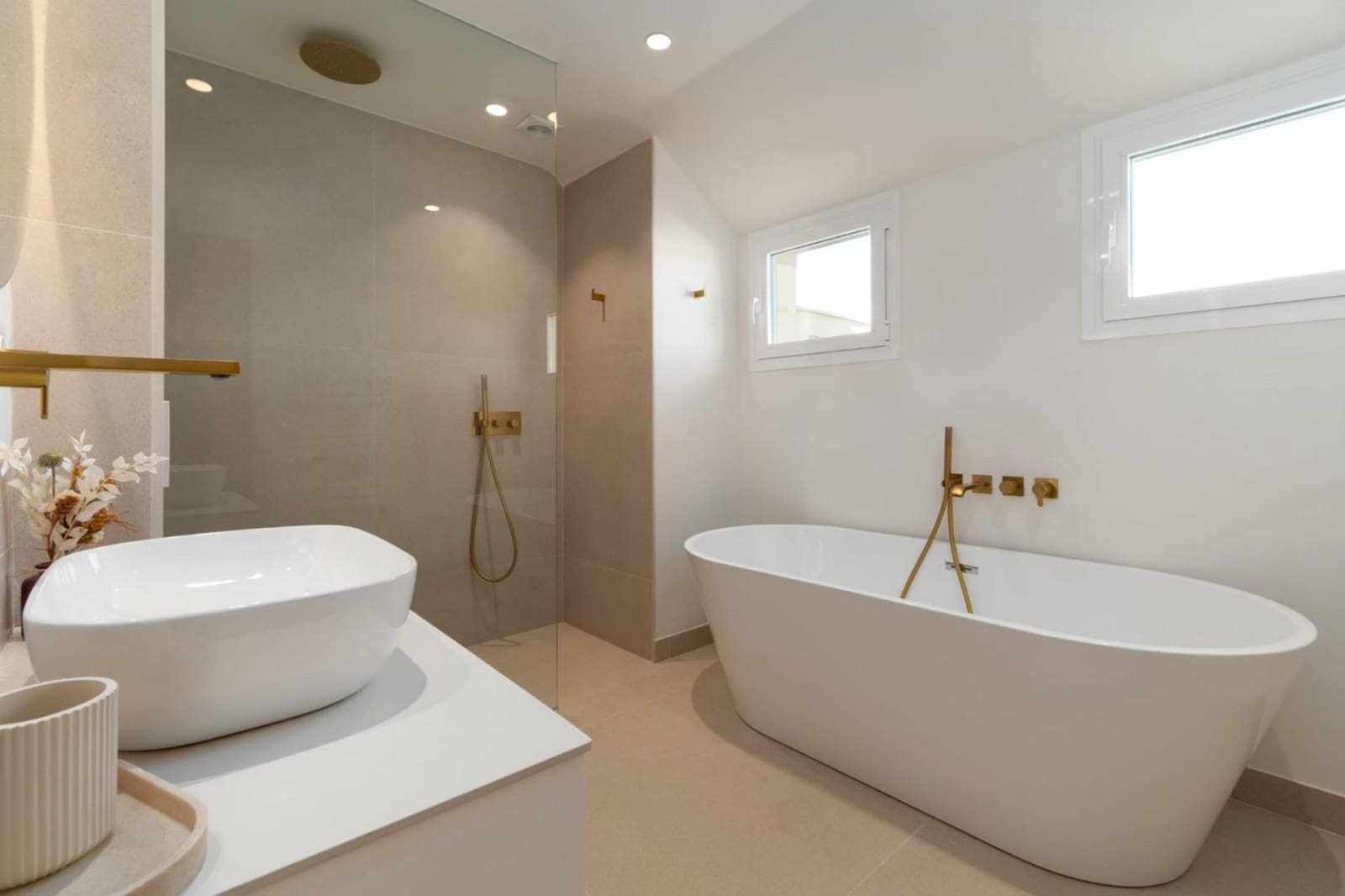 4 soverom Kjedet enebolig til salgs i San Roque med svømmebasseng garasje - € 2 750 000 (Ref: 9378764)