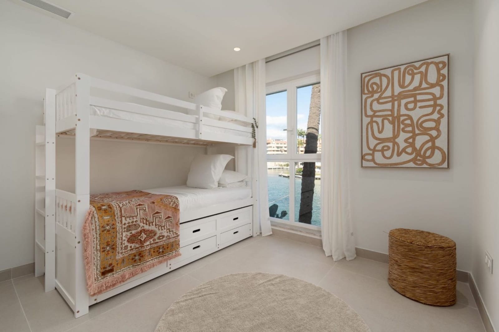 4 soverom Kjedet enebolig til salgs i San Roque med svømmebasseng garasje - € 2 750 000 (Ref: 9378764)