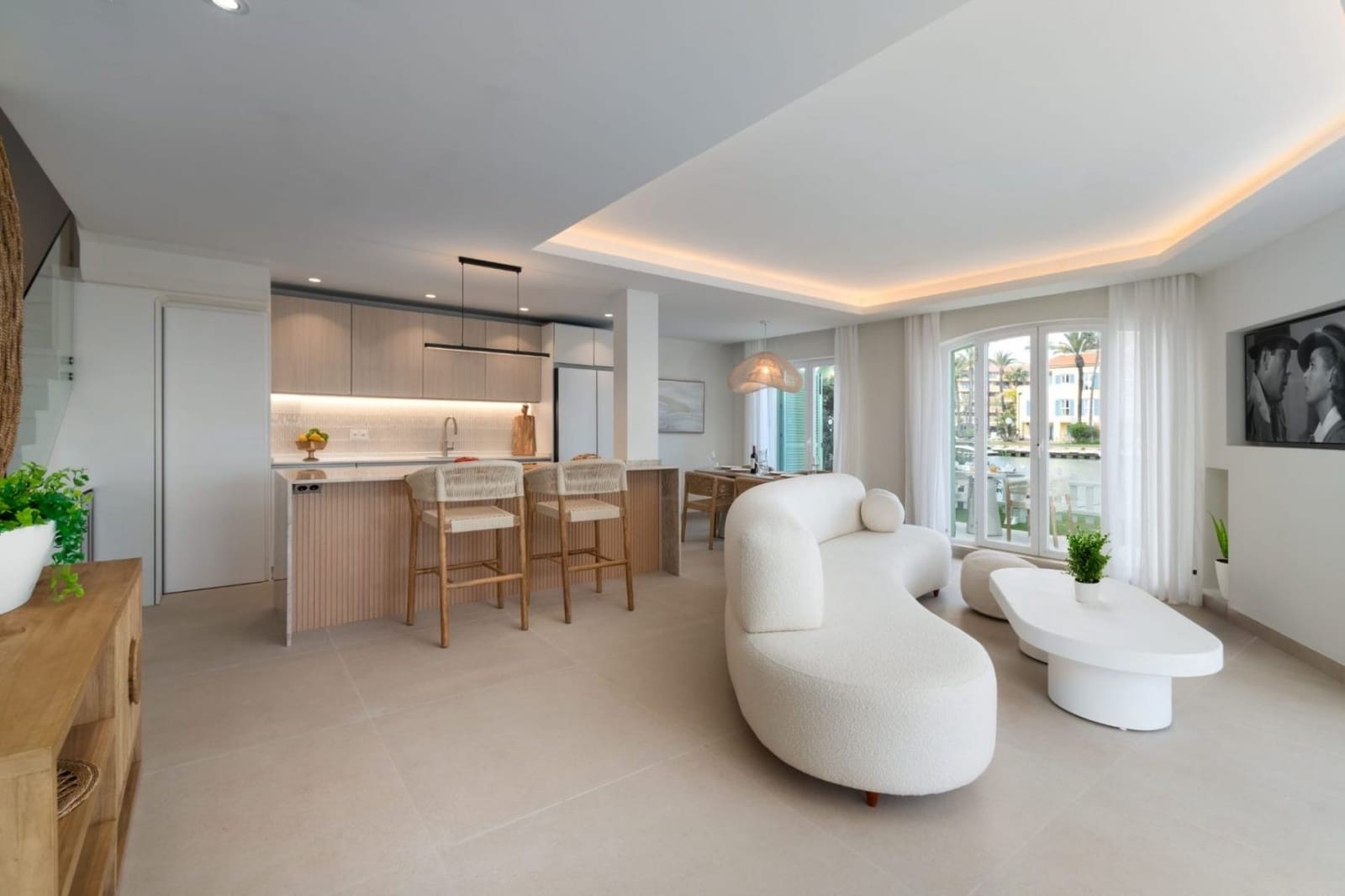 4 soverom Kjedet enebolig til salgs i San Roque med svømmebasseng garasje - € 2 750 000 (Ref: 9378764)