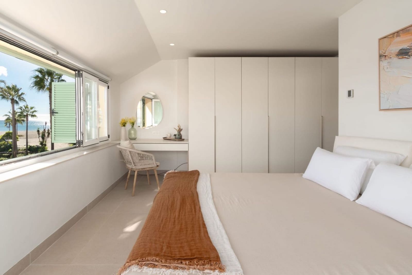 4 soverom Kjedet enebolig til salgs i San Roque med svømmebasseng garasje - € 2 750 000 (Ref: 9378764)