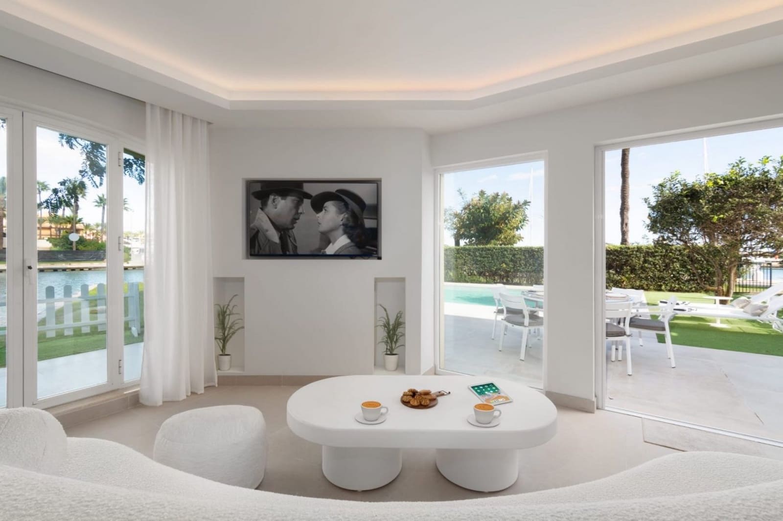 4 soverom Kjedet enebolig til salgs i San Roque med svømmebasseng garasje - € 2 750 000 (Ref: 9378764)