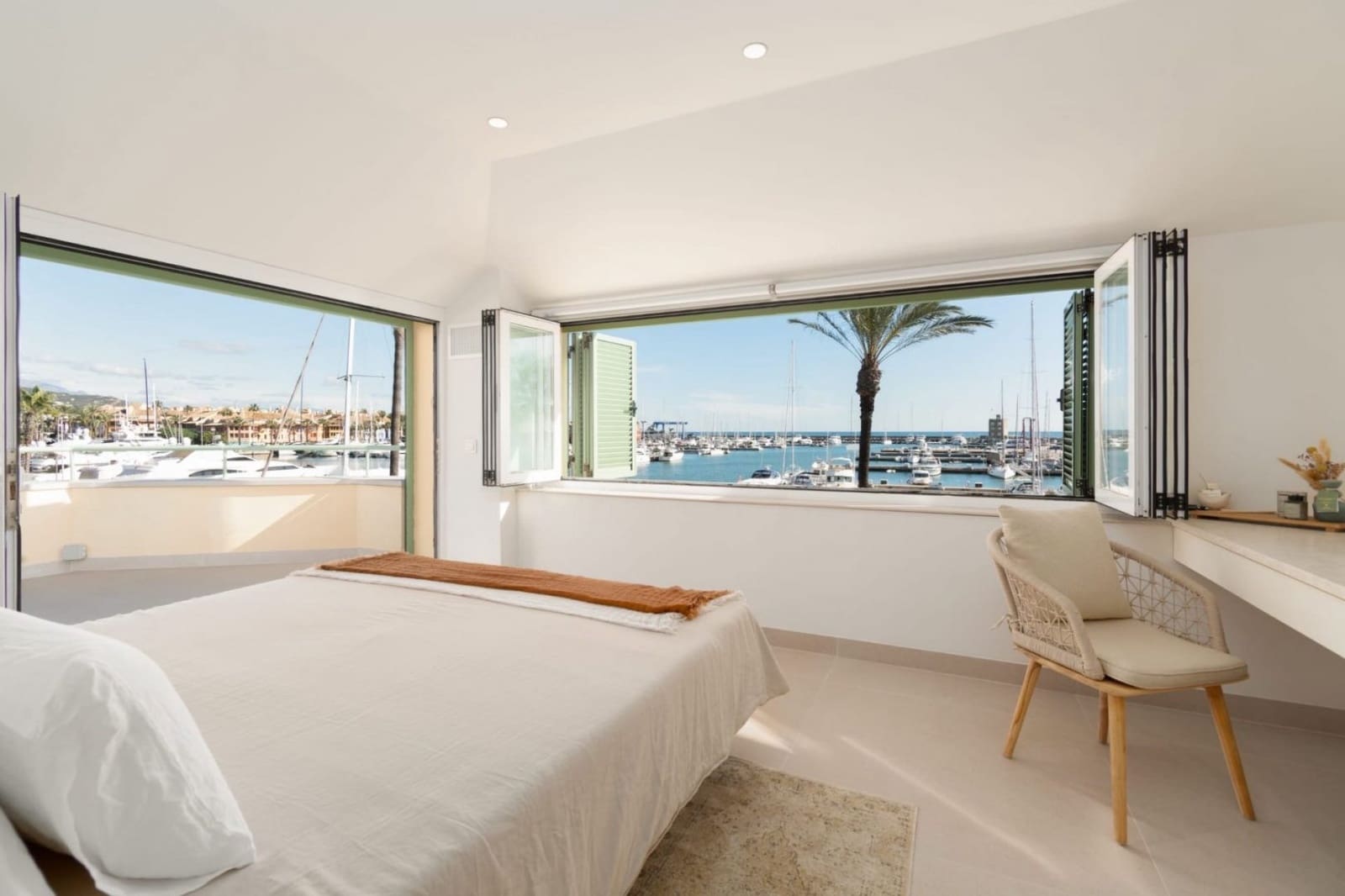 4 slaapkamer Halfvrijstaande villa te koop in San Roque met zwembad garage - € 2.750.000 (Ref: 9378764)