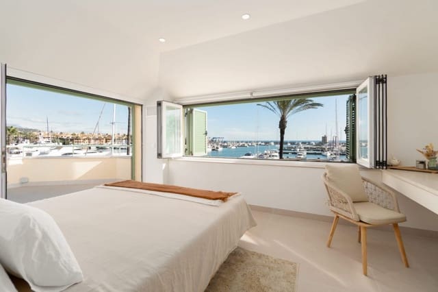 4 makuuhuone Paritalo myytävänä paikassa Puerto de Sotogrande - La Marina, San Roque mukana uima-altaan 
autotalli - 2 750 000 € (Ref: 9378764)