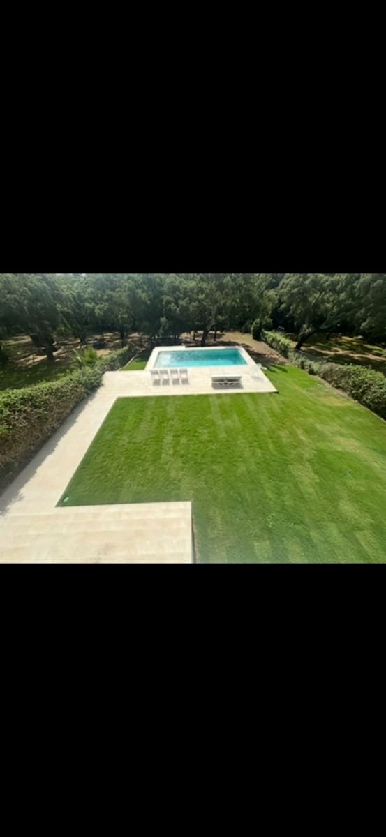 5 bedroom Semi-detached Villa for sale in Sotogrande with garage - € 1,150,000 (Ref: 9390206)