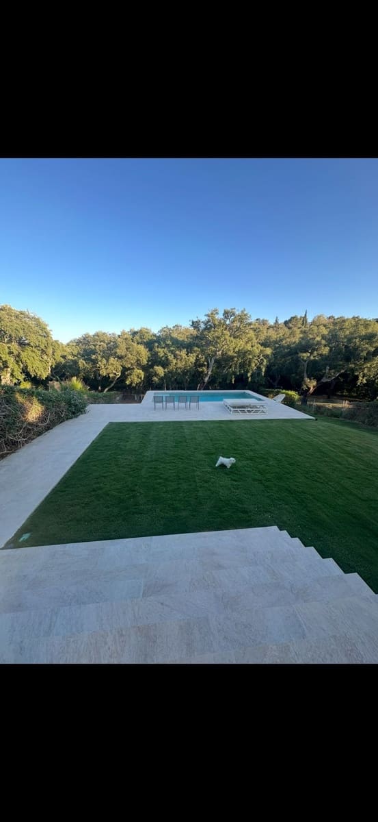 5 bedroom Semi-detached Villa for sale in Sotogrande with garage - € 1,150,000 (Ref: 9390206)