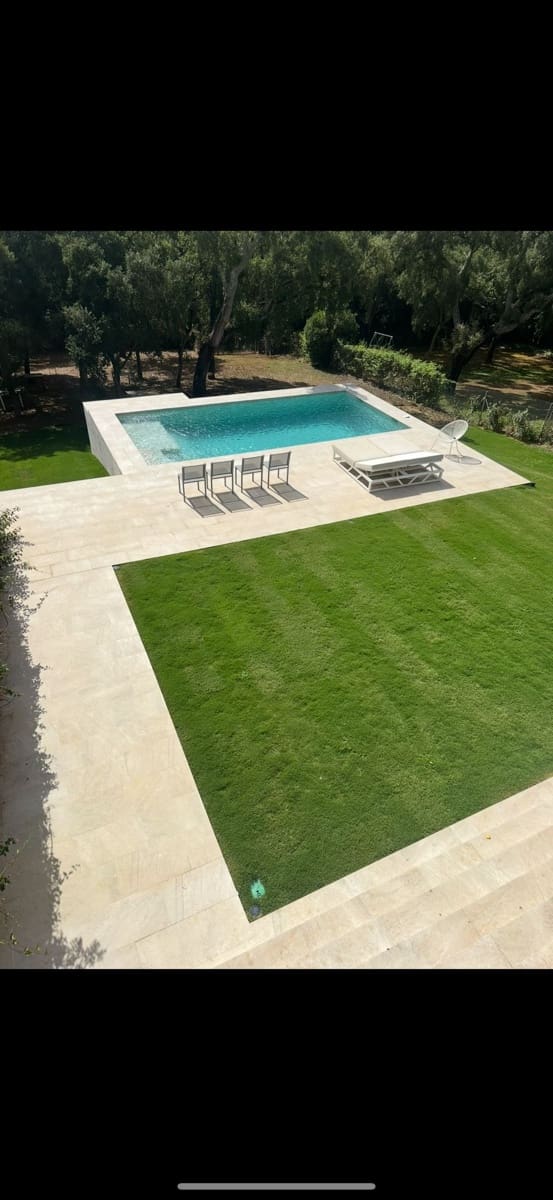 5 bedroom Semi-detached Villa for sale in Sotogrande with garage - € 1,150,000 (Ref: 9390206)