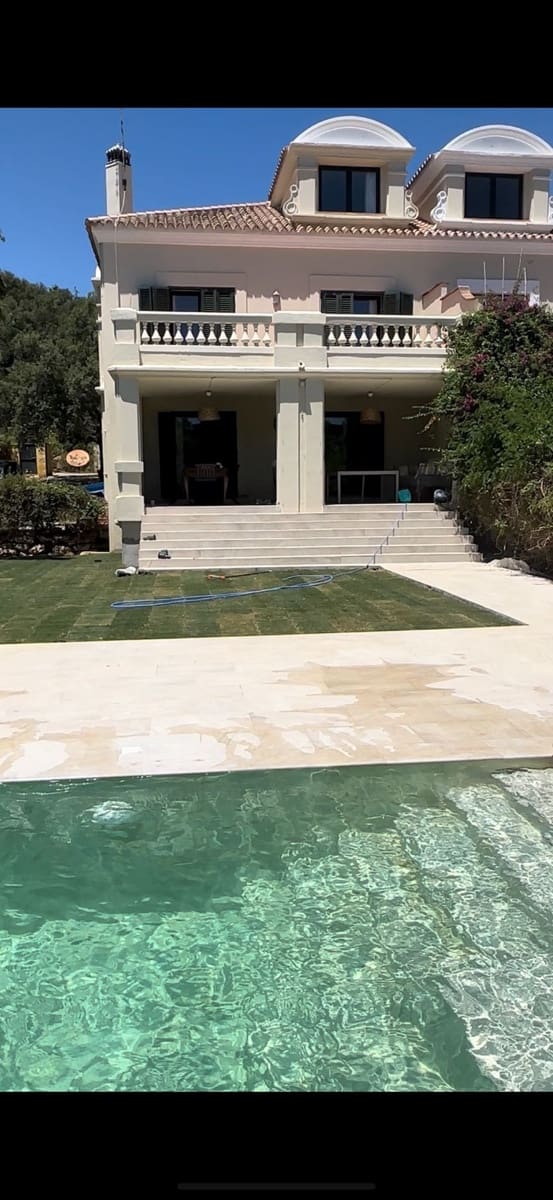 5 bedroom Semi-detached Villa for sale in Sotogrande with garage - € 1,150,000 (Ref: 9390206)