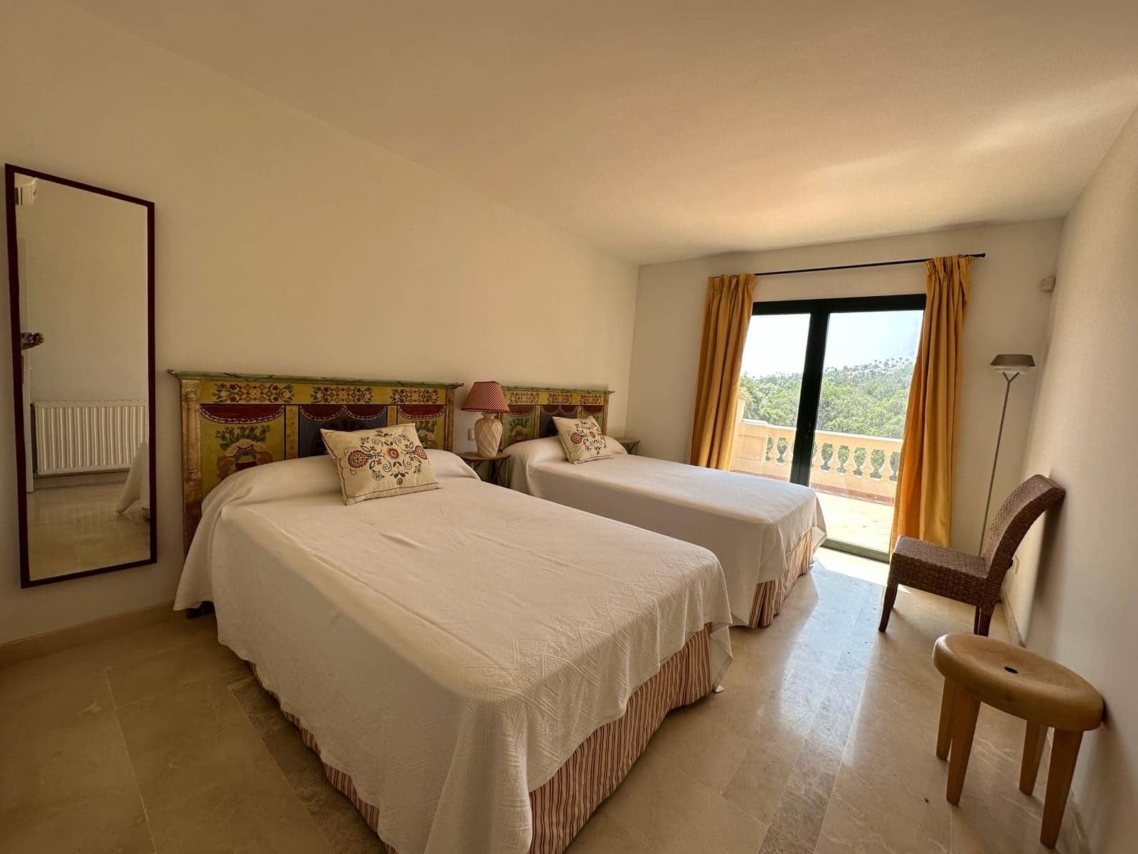 5 bedroom Semi-detached Villa for sale in Sotogrande with garage - € 1,150,000 (Ref: 9390206)