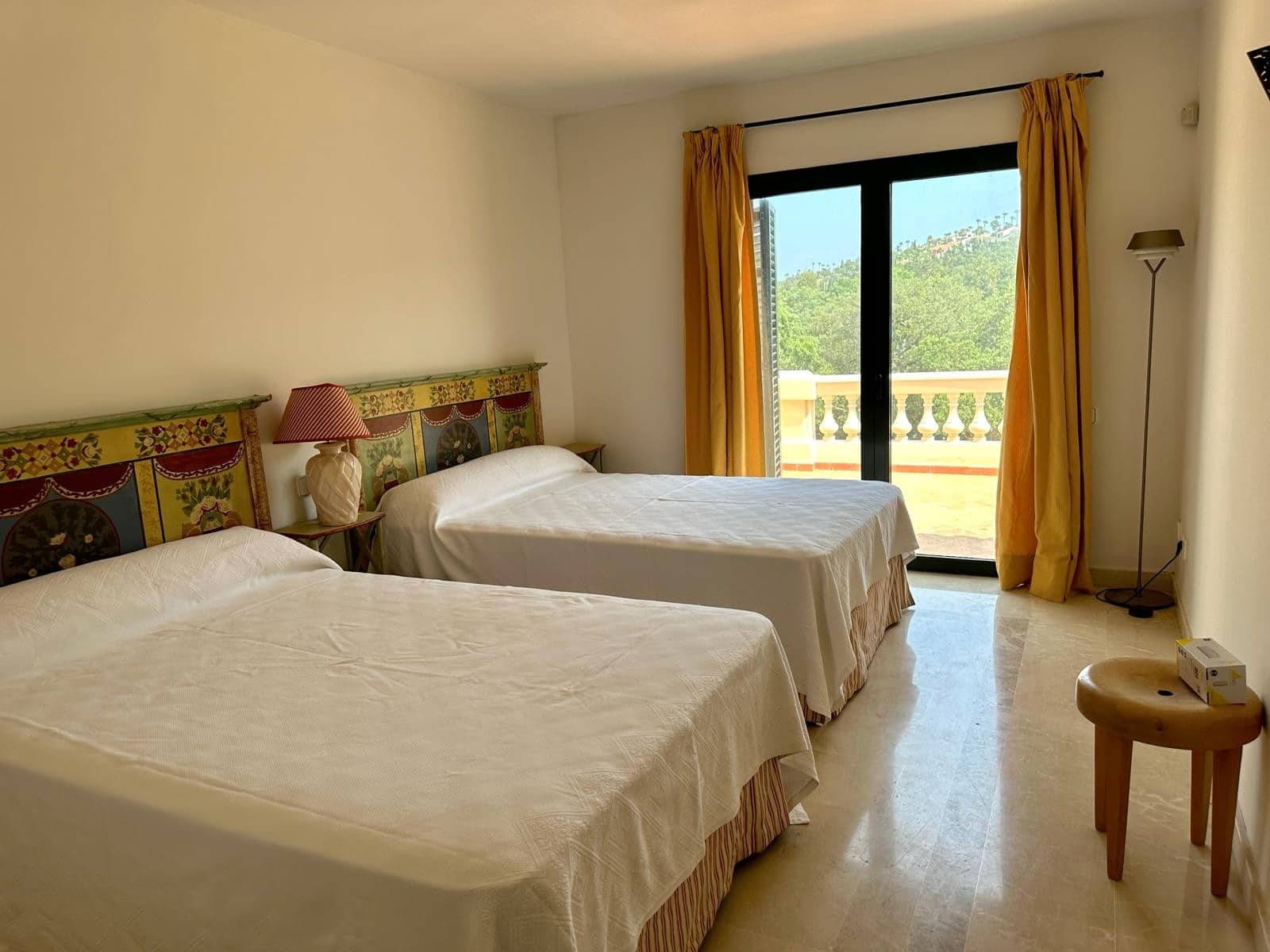 5 bedroom Semi-detached Villa for sale in Sotogrande with garage - € 1,150,000 (Ref: 9390206)