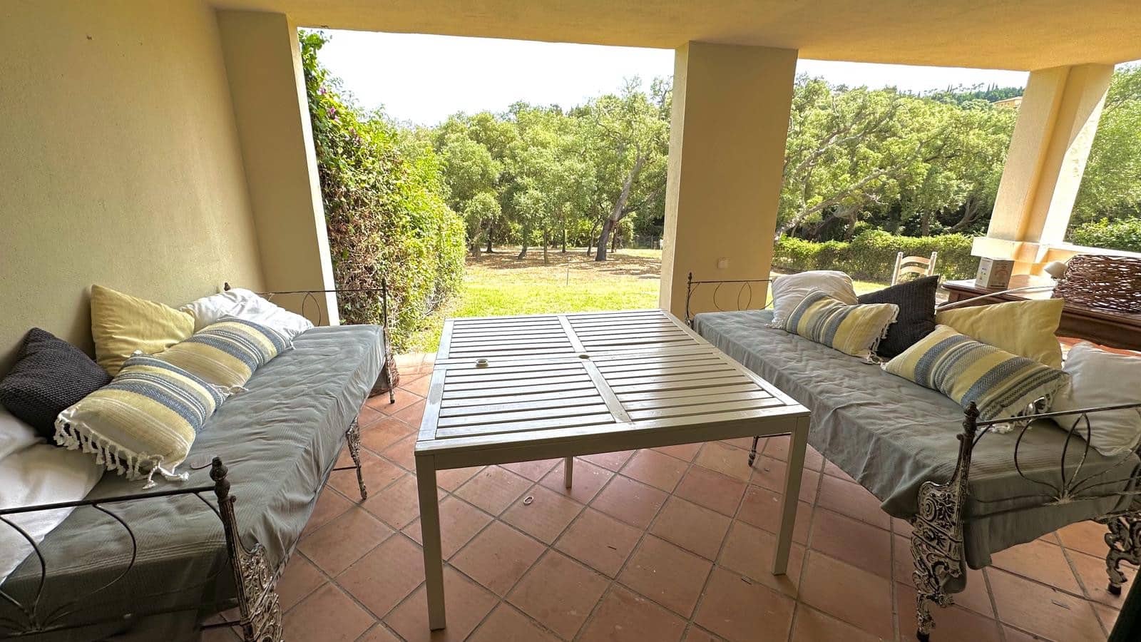 5 bedroom Semi-detached Villa for sale in Sotogrande with garage - € 1,150,000 (Ref: 9390206)