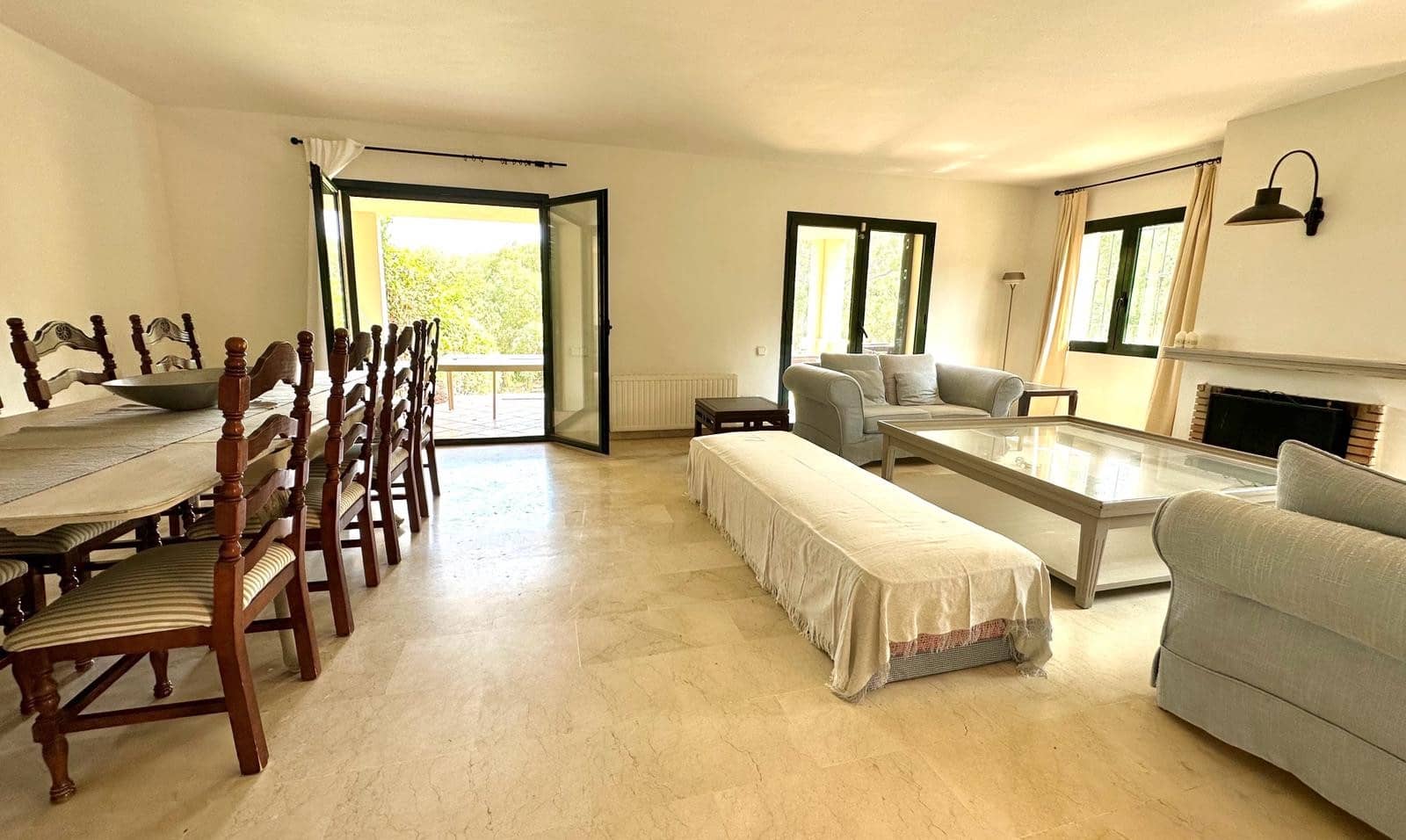 5 bedroom Semi-detached Villa for sale in Sotogrande with garage - € 1,150,000 (Ref: 9390206)