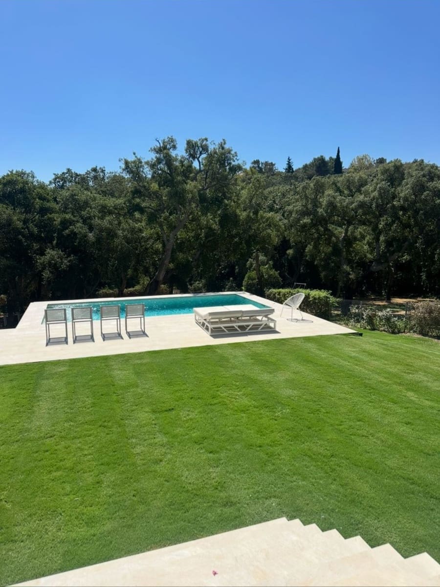 5 bedroom Semi-detached Villa for sale in Sotogrande with garage - € 1,190,000 (Ref: 9390206)