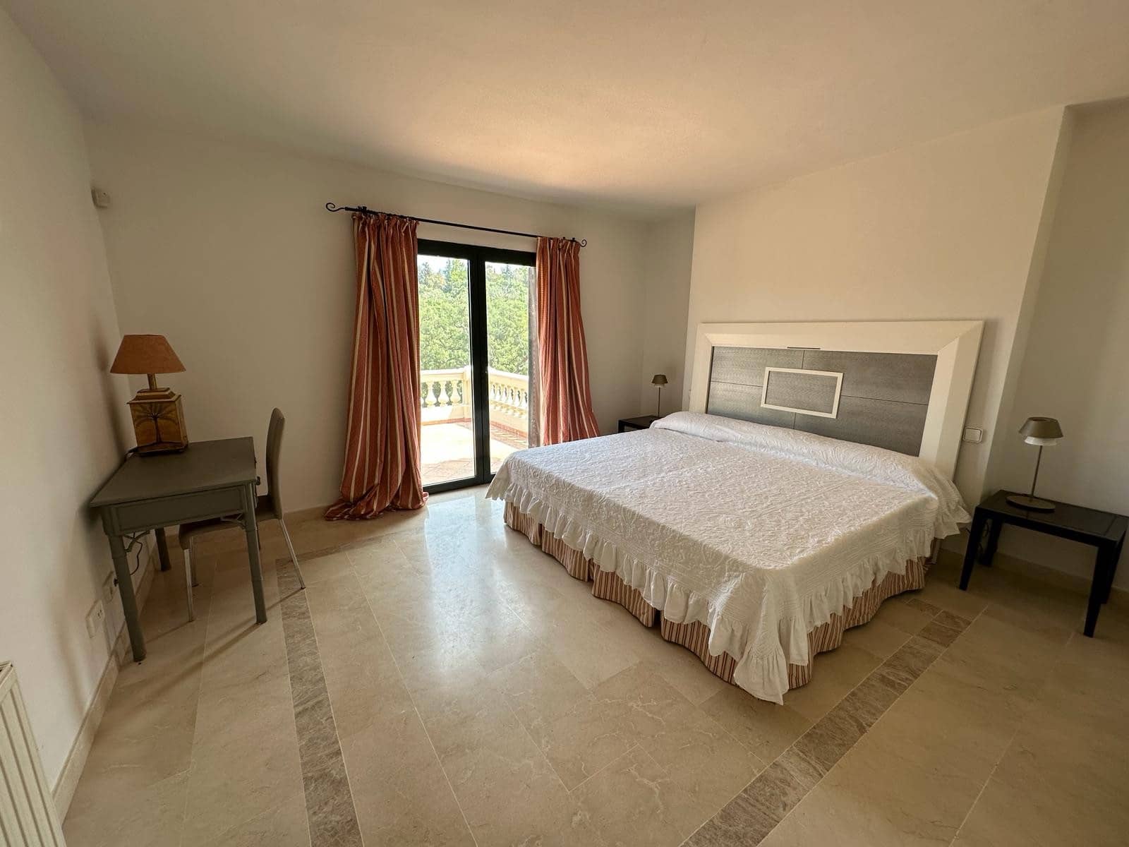 5 bedroom Semi-detached Villa for sale in Sotogrande with garage - € 1,190,000 (Ref: 9390206)