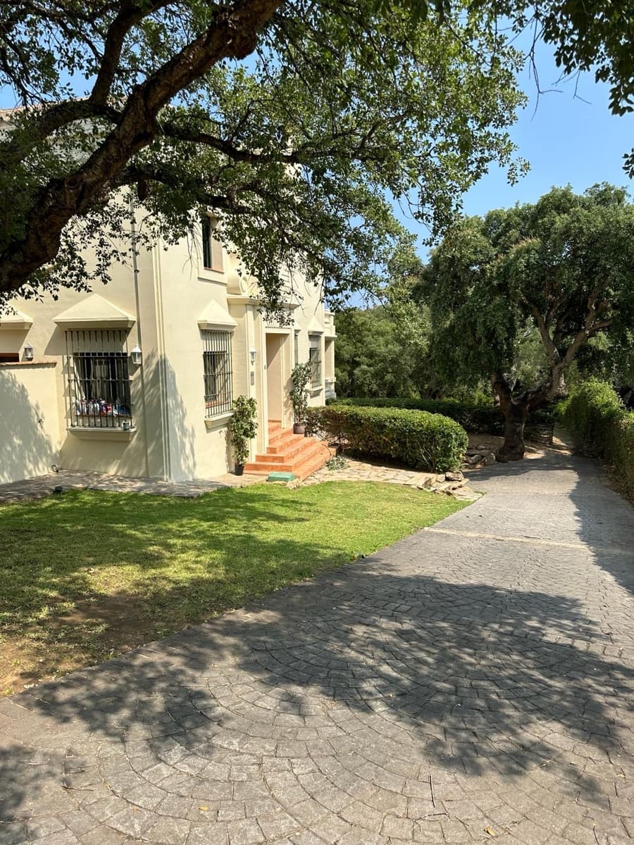 5 bedroom Semi-detached Villa for sale in Sotogrande with garage - € 1,190,000 (Ref: 9390206)