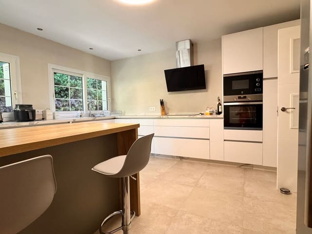 3 soveværelse Villa til salg i Sotogrande Alto, San Roque - € 860.000 (Ref: 9426919)