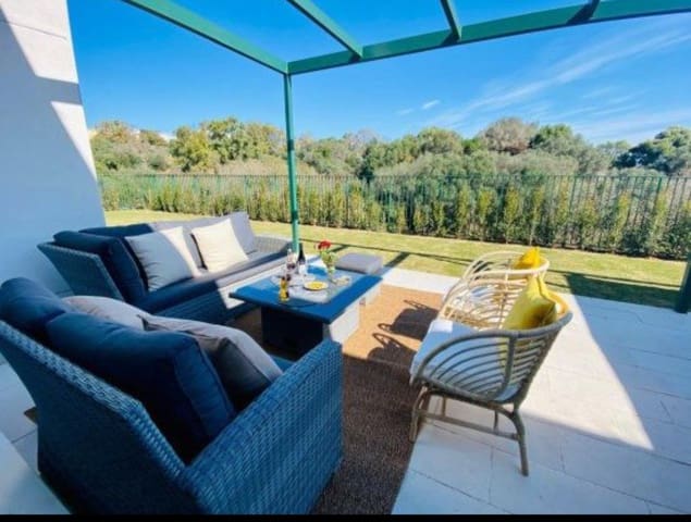 5 sovrum Lägenhet till salu i Sotogrande Alto, San Roque med pool garage - 875 000 € (Ref: 9429530)