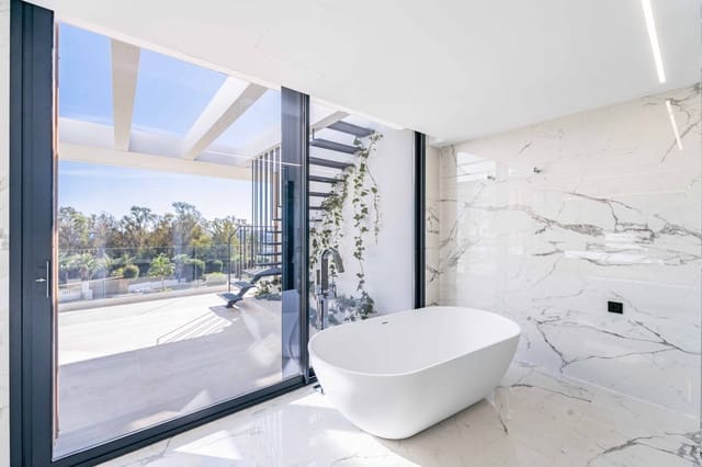 5 sypialnia Willa na sprzedaż w Sotogrande Alto, San Roque z basenem garażem - 3 350 000 € (Ref: 9448873)