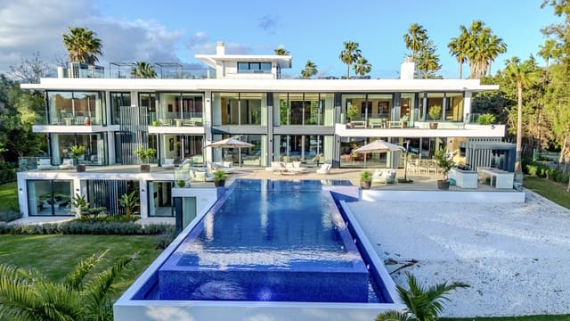 Chalet de 7 habitaciones en Sotogrande Costa, San Roque en venta con garaje - 12.995.000 € (Ref: 9455914)