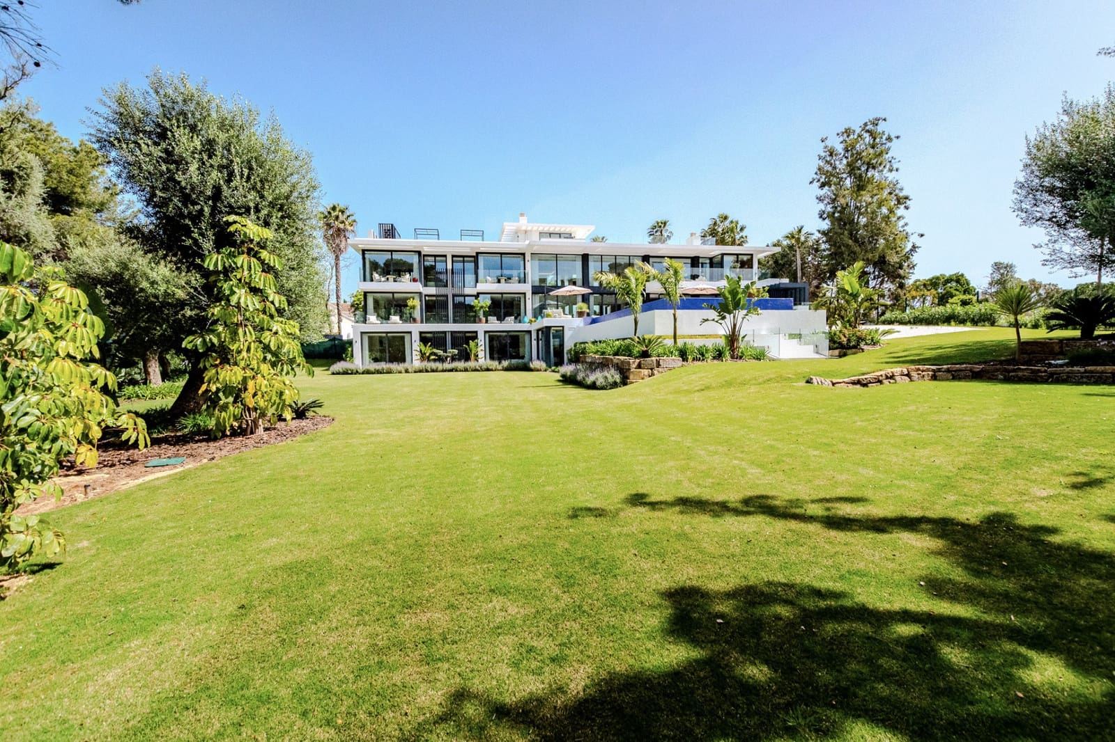 Chalet de 7 habitaciones en Sotogrande en venta con garaje - 12.995.000 € (Ref: 9455914)