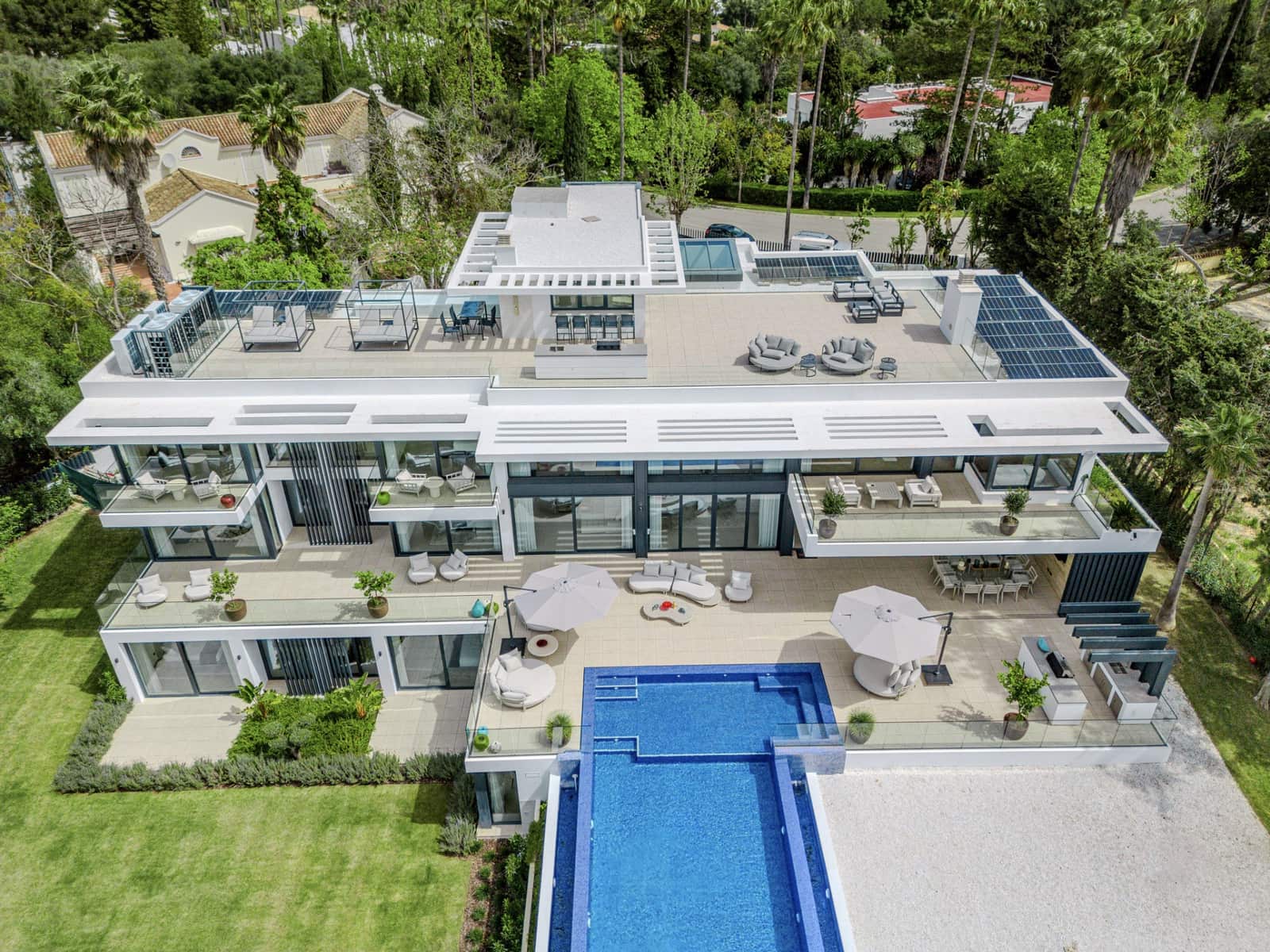 Chalet de 7 habitaciones en Sotogrande en venta con garaje - 12.995.000 € (Ref: 9455914)