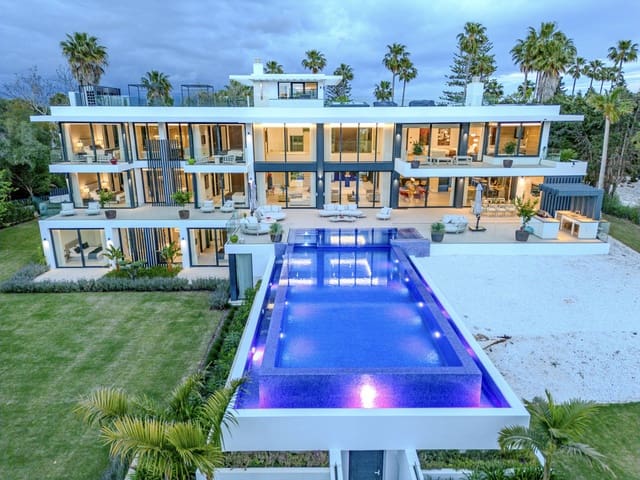 Chalet de 7 habitaciones en Sotogrande Costa, San Roque en venta con garaje - 12.995.000 € (Ref: 9455914)