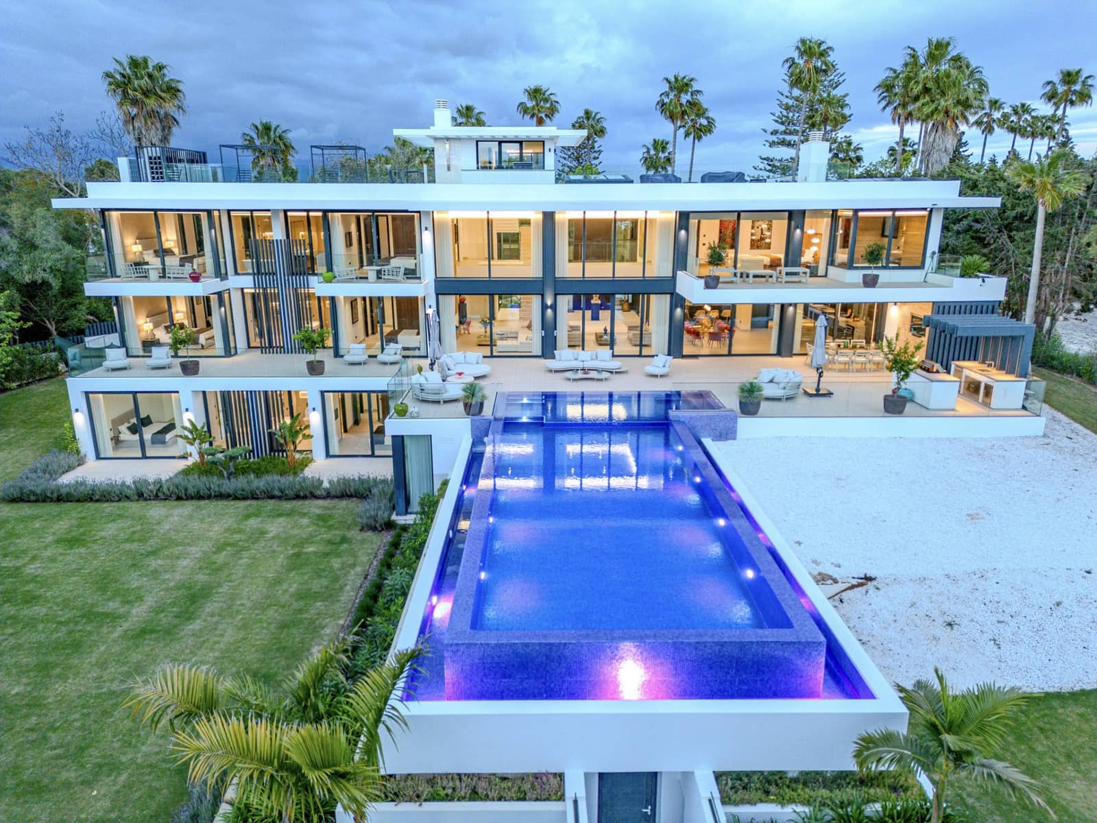 7 bedroom Villa for sale in Sotogrande with garage - € 12,995,000 (Ref: 9455914)