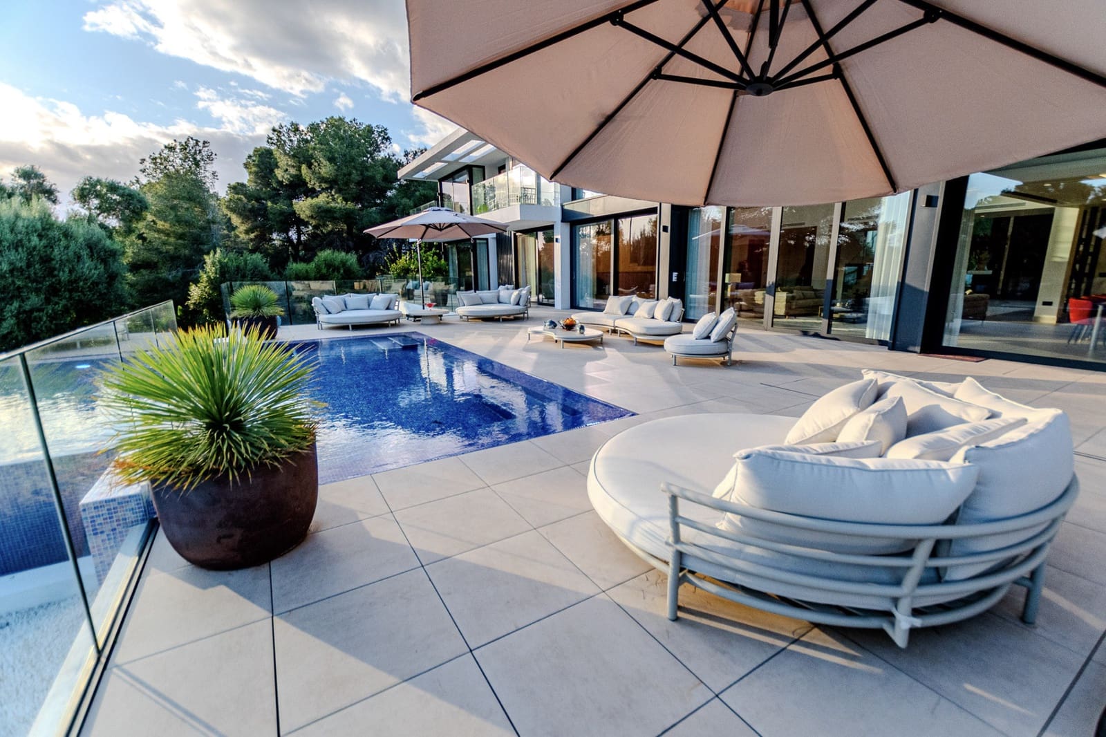 7 bedroom Villa for sale in Sotogrande with garage - € 12,995,000 (Ref: 9455914)