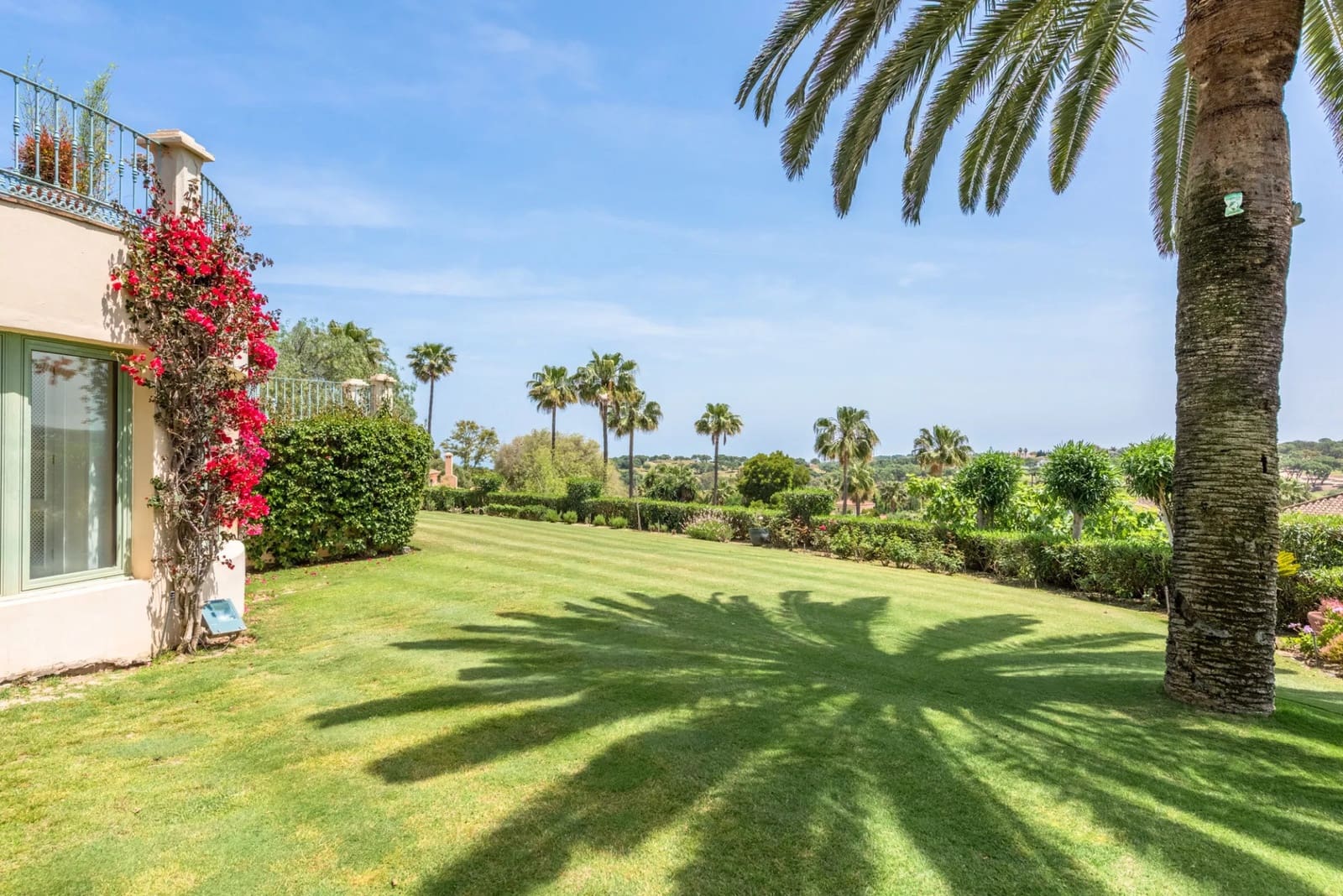9 soverom Villa til salgs i Sotogrande med svømmebasseng garasje - € 3 600 000 (Ref: 9503888)