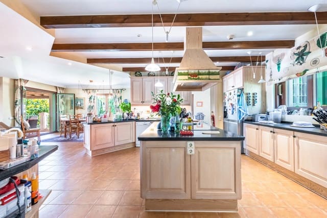 9 Zimmer Villa zu verkaufen in Sotogrande Alto, San Roque mit Pool Garage - 3.600.000 € (Ref: 9503888)