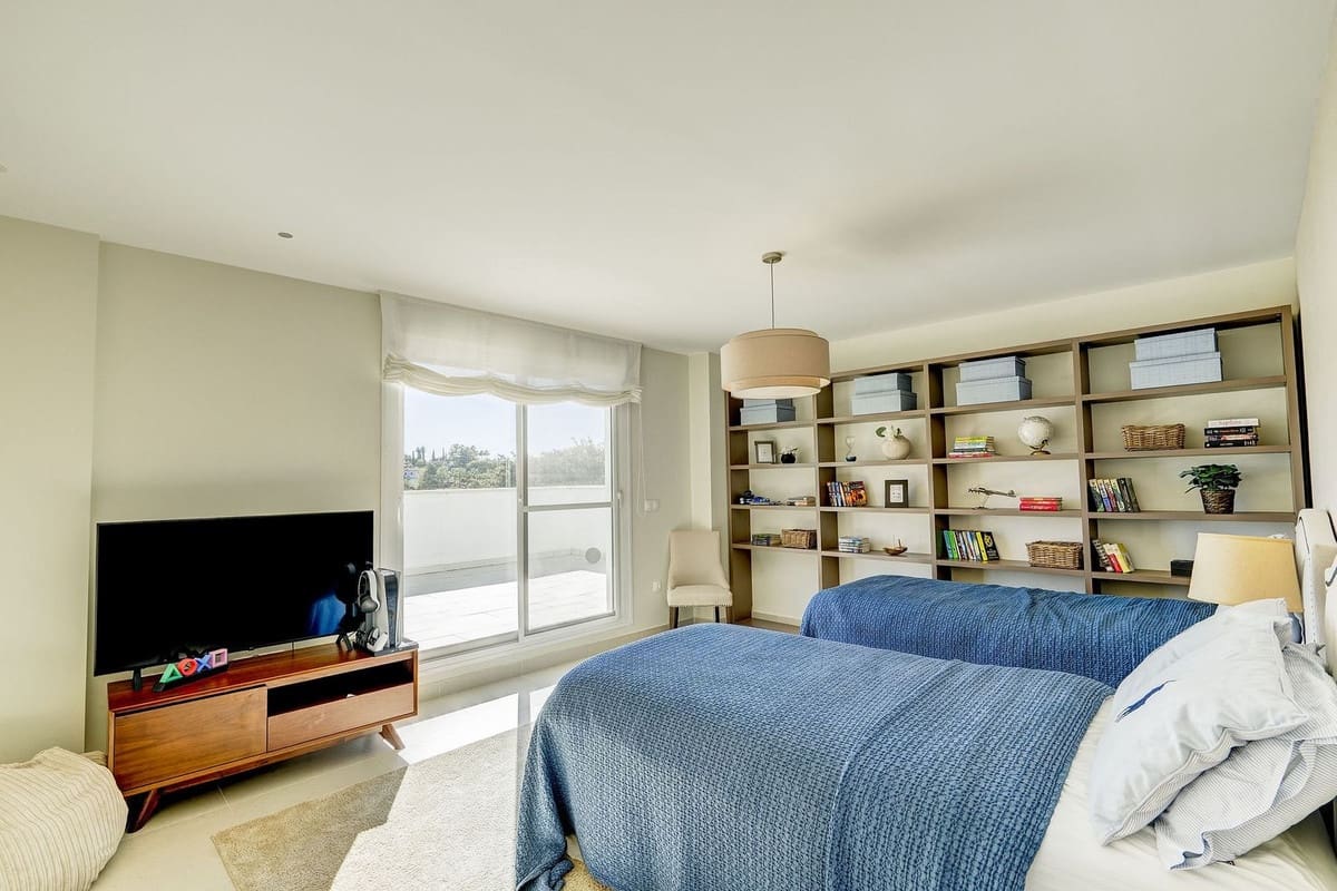 3 bedroom Apartment for sale in Sotogrande with pool - € 850,000 (Ref: 9503889)