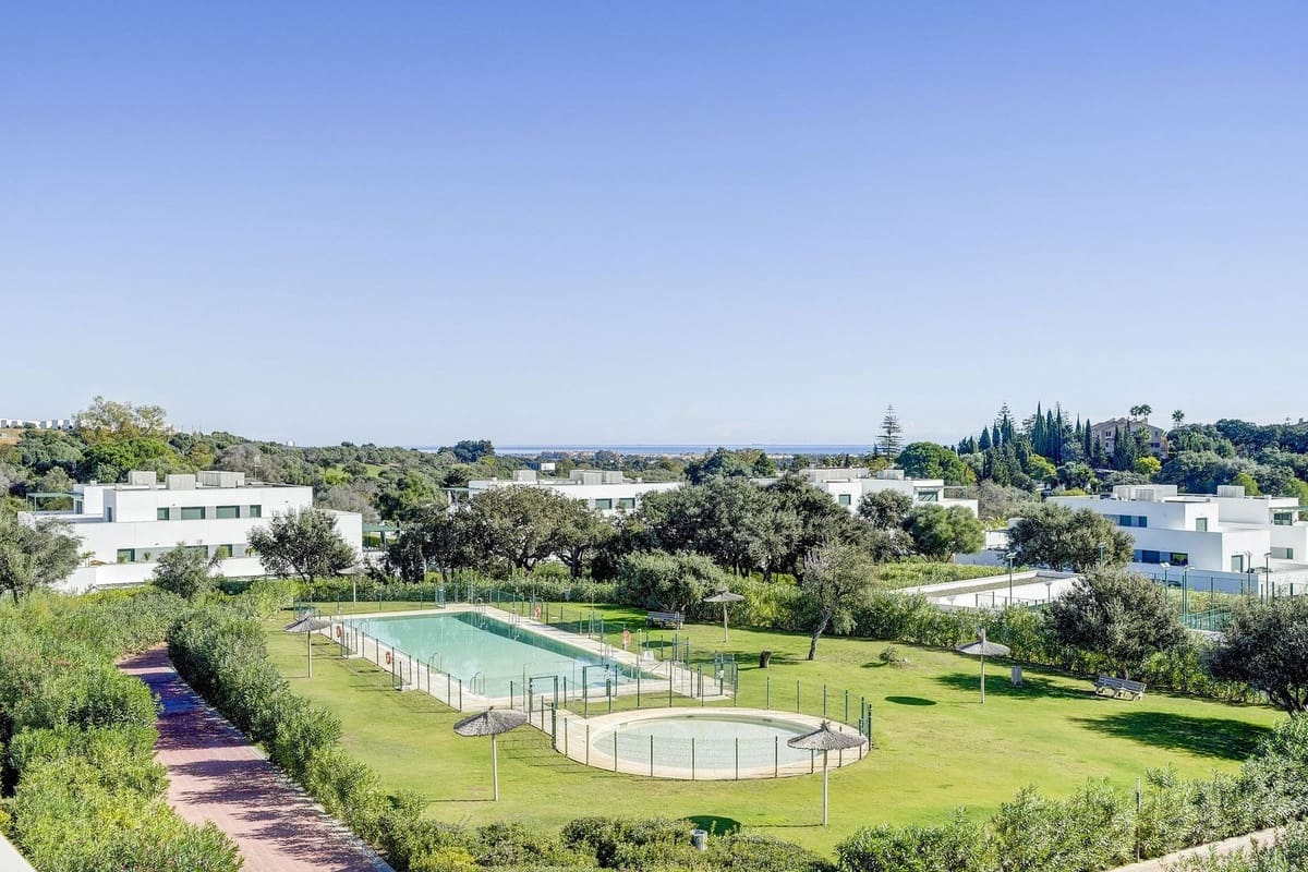 3 bedroom Apartment for sale in Sotogrande with pool - € 850,000 (Ref: 9503889)