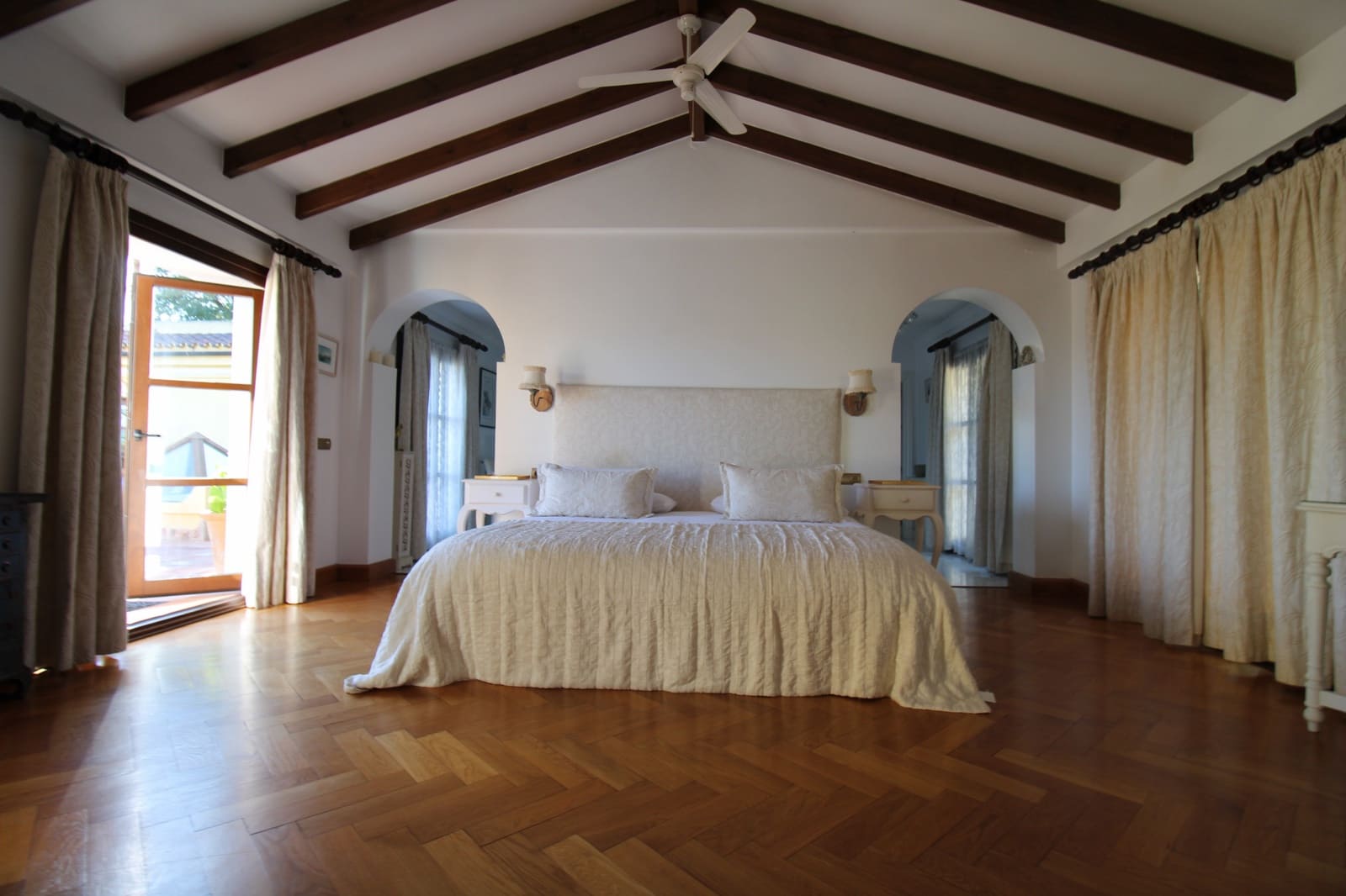 5 bedroom Villa for sale in Sotogrande with pool garage - € 2,250,000 (Ref: 9508430)