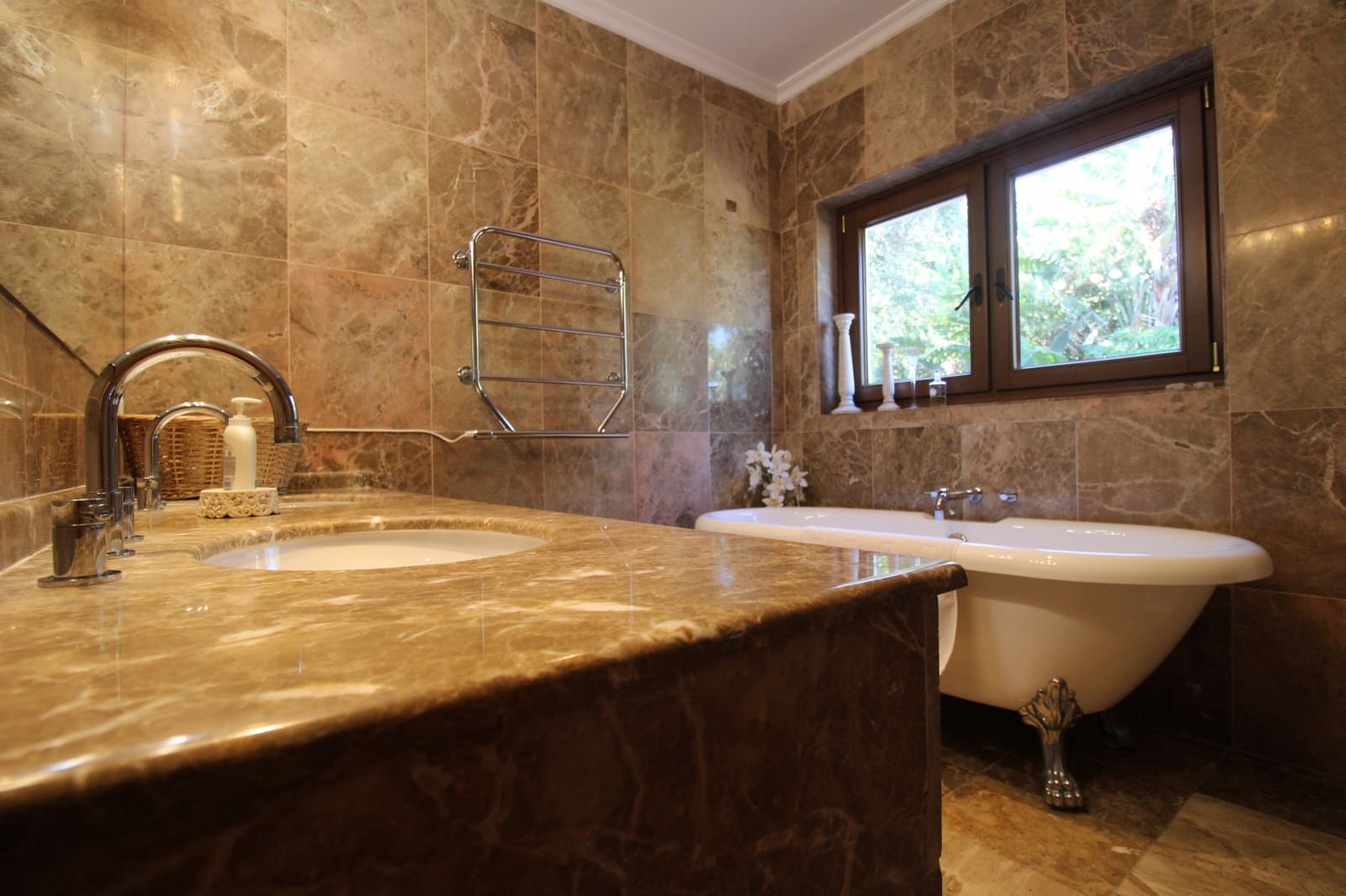 5 bedroom Villa for sale in Sotogrande with pool garage - € 2,250,000 (Ref: 9508430)