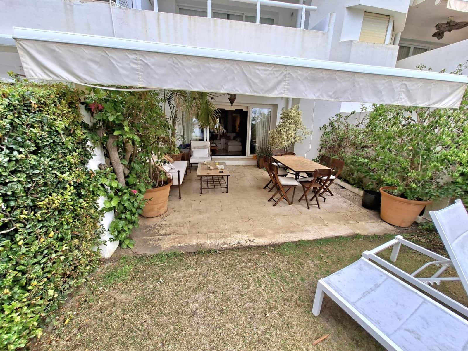 Apartamento de 2 habitaciones en Sotogrande en alquiler con garaje - 2.500 € (Ref: 9633925)