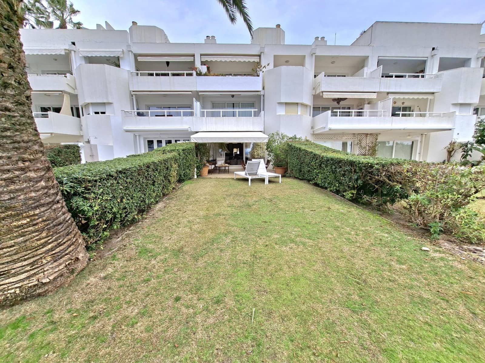 Apartamento de 2 habitaciones en Sotogrande en alquiler con garaje - 2.500 € (Ref: 9633925)