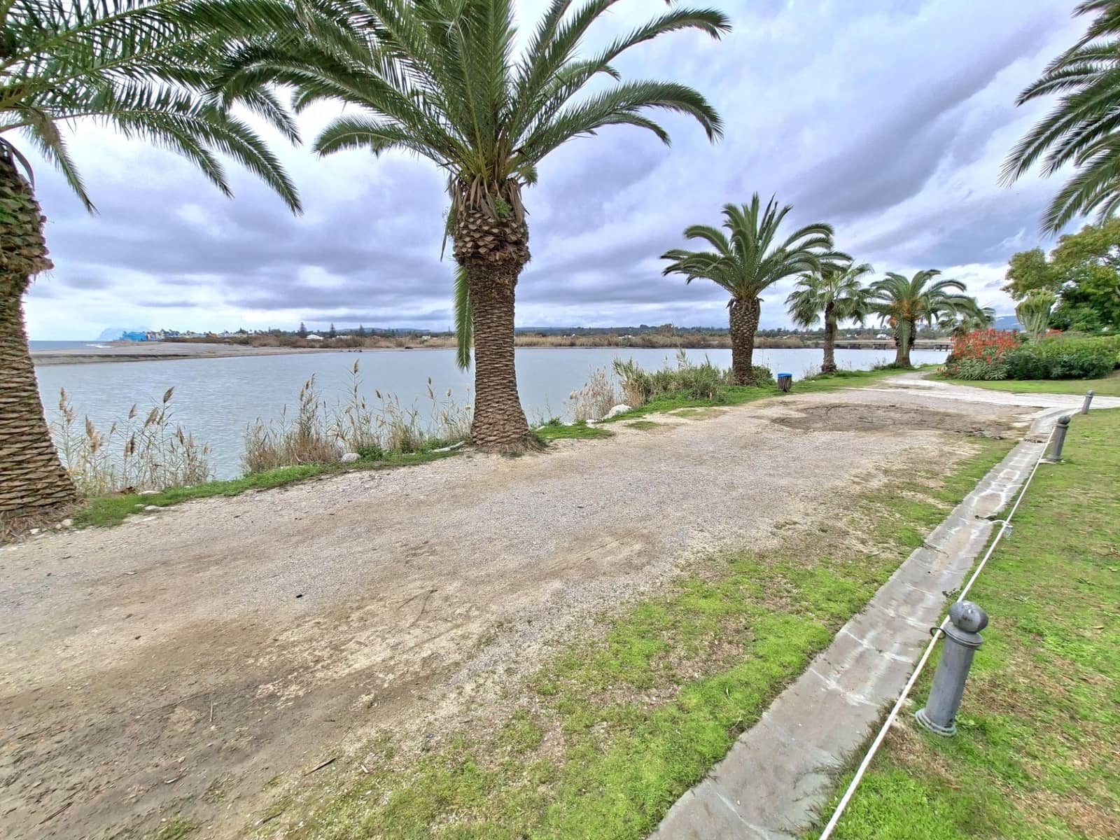 Apartamento de 2 habitaciones en Sotogrande en alquiler con garaje - 2.500 € (Ref: 9633925)