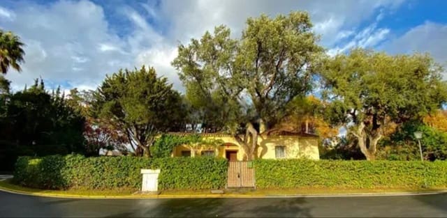 5 makuuhuone Huvila myytävänä paikassa Sotogrande Alto, San Roque mukana uima-altaan 
autotalli - 900 000 € (Ref: 9633926)