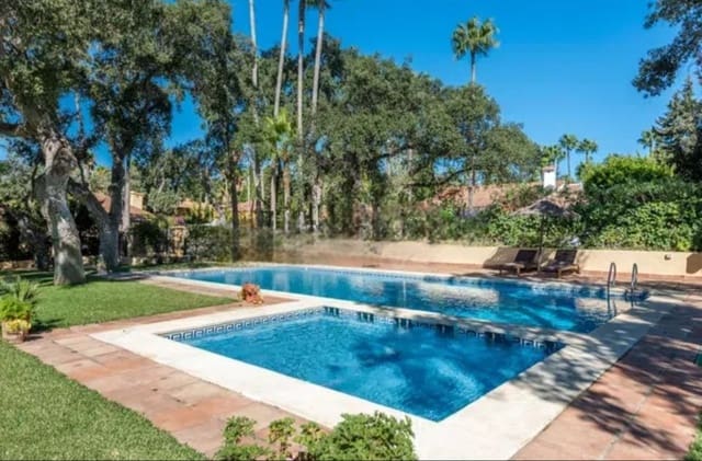 5 makuuhuone Huvila myytävänä paikassa Sotogrande Alto, San Roque mukana uima-altaan 
autotalli - 900 000 € (Ref: 9633926)