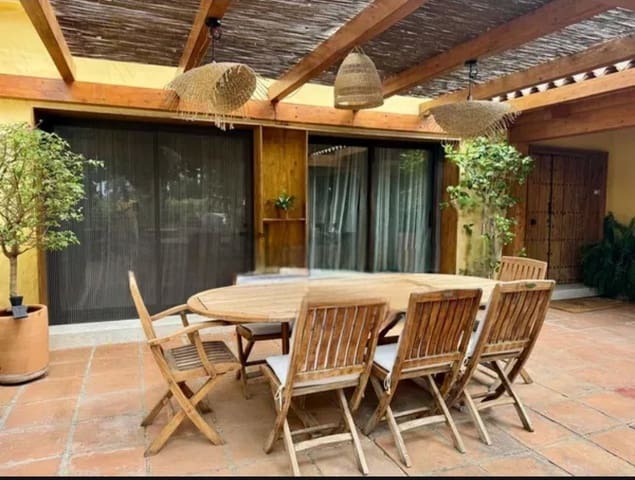 5 makuuhuone Huvila myytävänä paikassa Sotogrande Alto, San Roque mukana uima-altaan 
autotalli - 900 000 € (Ref: 9633926)