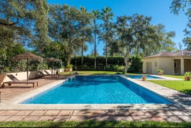 5 soveværelse Villa til salg i Sotogrande Alto, San Roque med swimmingpool garage - € 900.000 (Ref: 9633926)