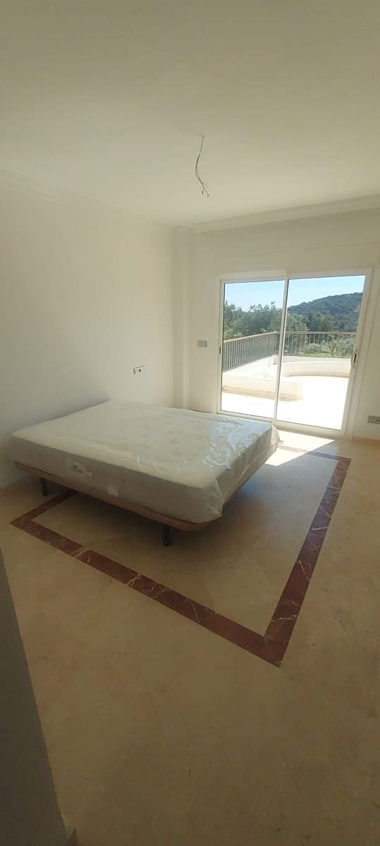 2 Zimmer Apartment zu verkaufen in Sotogrande mit Pool Garage - 400.000 € (Ref: 9647789)