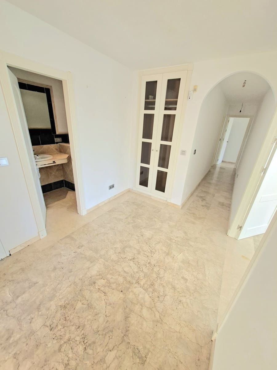 2 Zimmer Apartment zu verkaufen in Sotogrande mit Pool Garage - 400.000 € (Ref: 9647789)