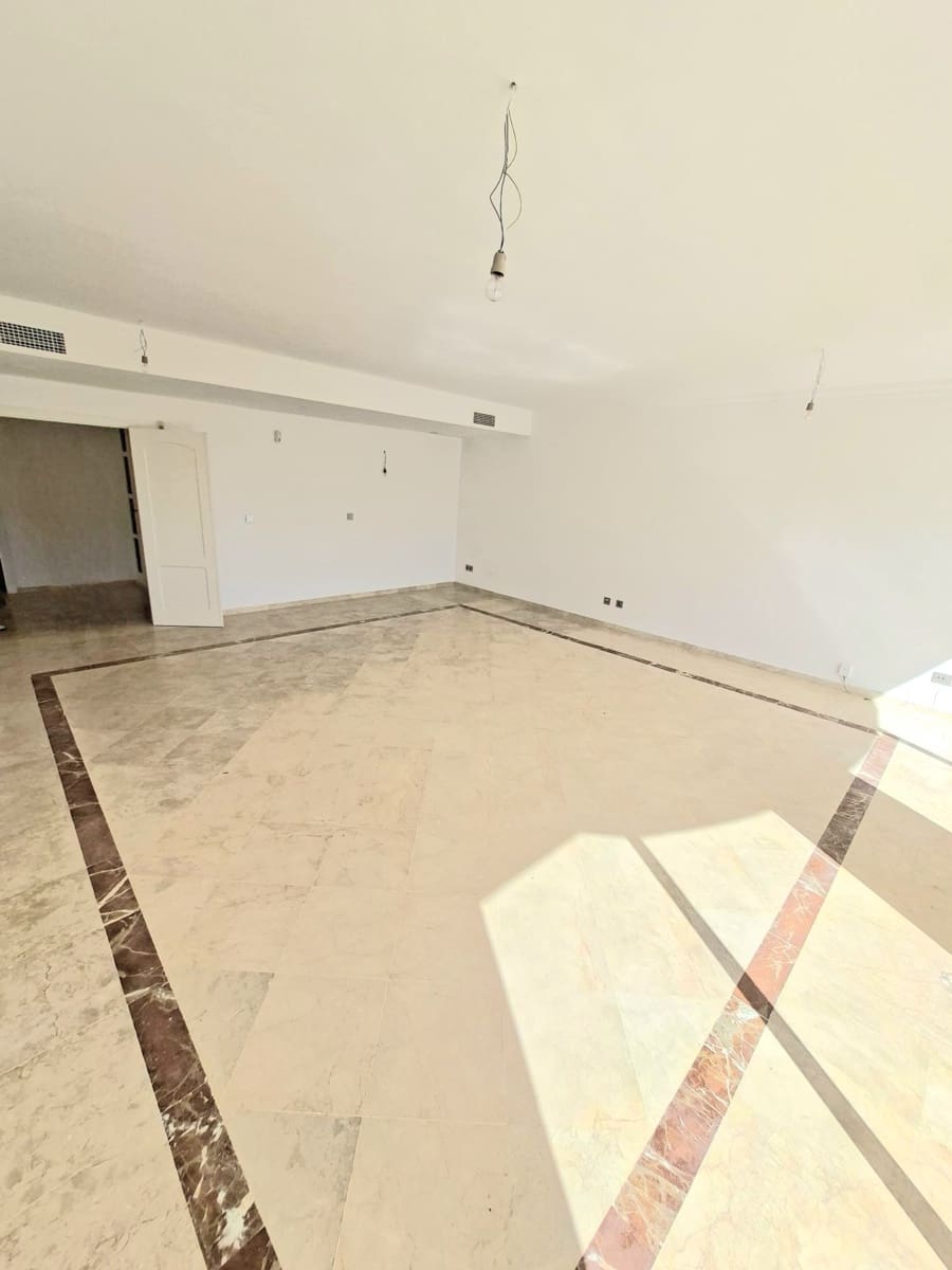 2 Zimmer Apartment zu verkaufen in Sotogrande mit Pool Garage - 400.000 € (Ref: 9647789)