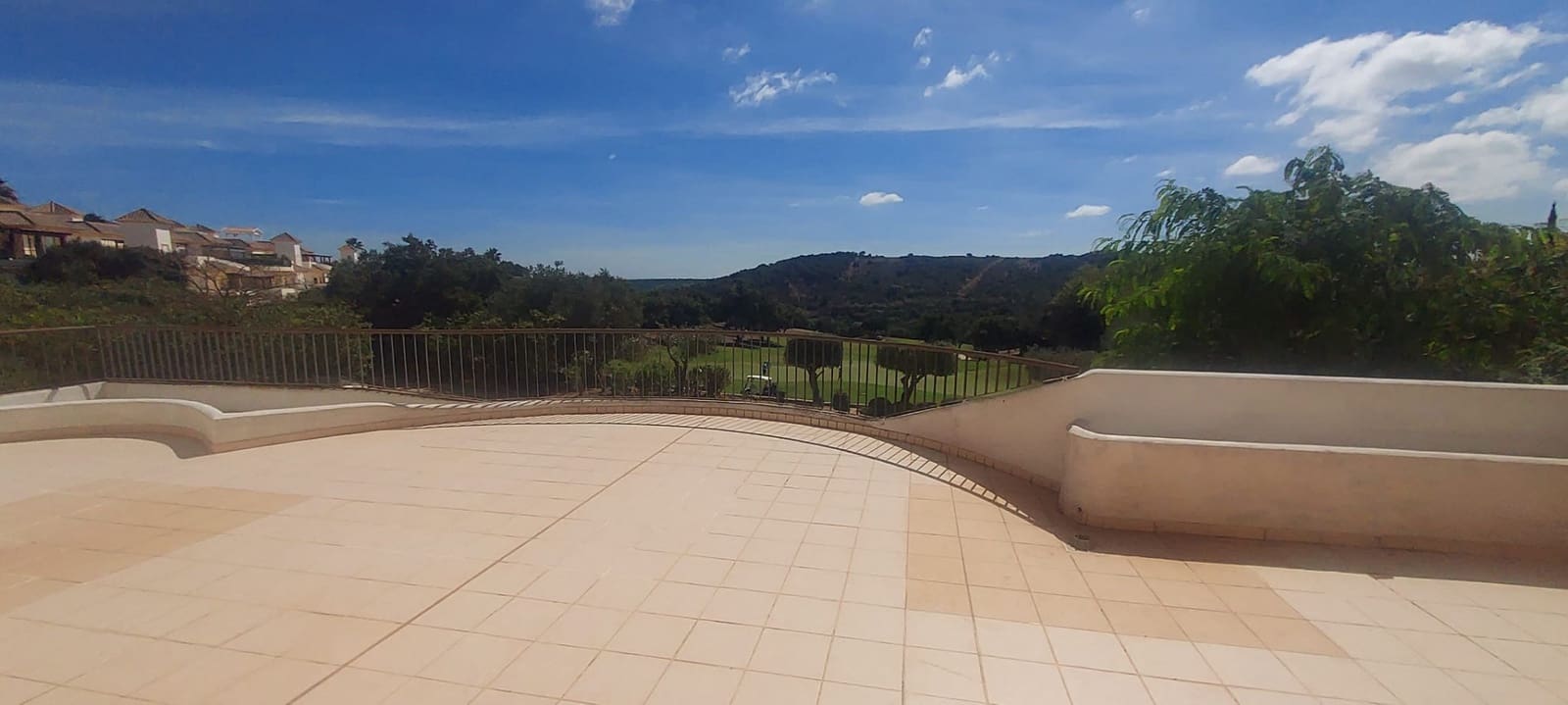 2 Zimmer Apartment zu verkaufen in Sotogrande mit Pool Garage - 400.000 € (Ref: 9647789)