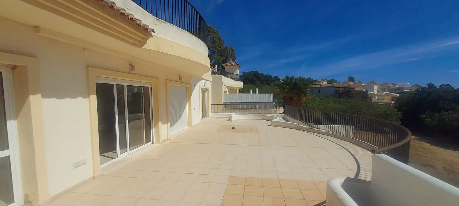 2 Zimmer Apartment zu verkaufen in Sotogrande mit Pool Garage - 400.000 € (Ref: 9647789)