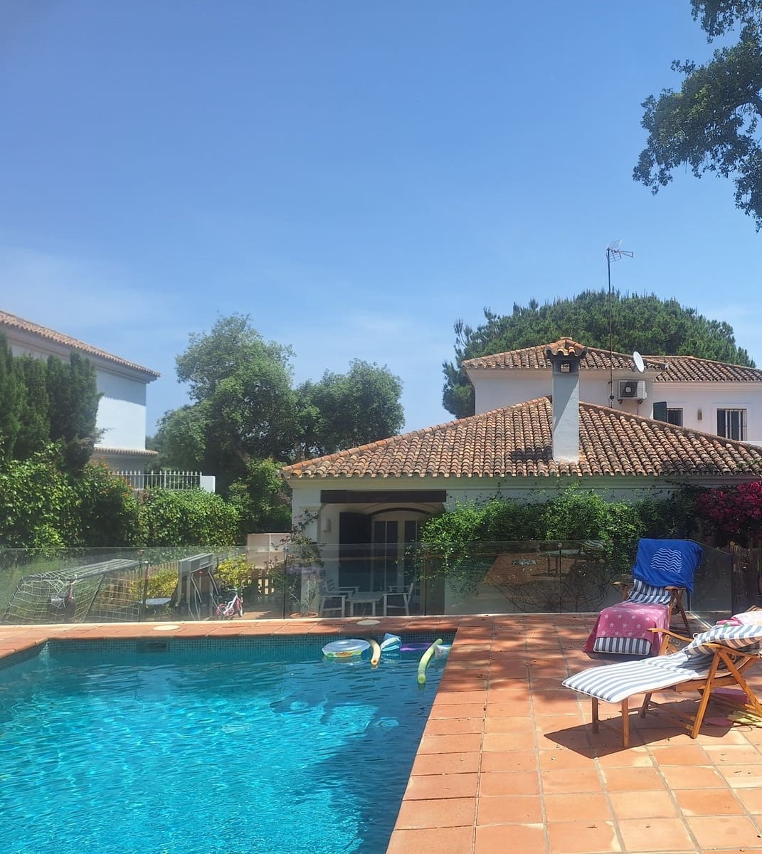 4 soverom Villa til salgs i Sotogrande med svømmebasseng - € 1 350 000 (Ref: 9755355)