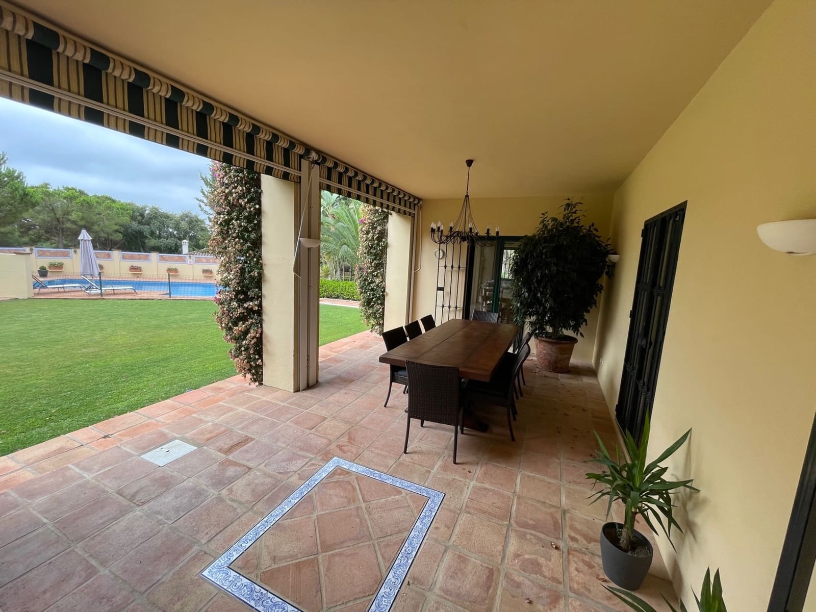 6 sypialnia Willa na sprzedaż w Sotogrande z basenem garażem - 1 795 000 € (Ref: 9770311)