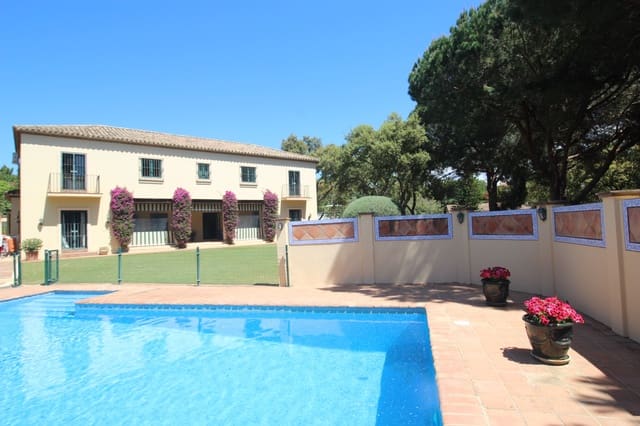 Chalet de 6 habitaciones en Sotogrande Alto, San Roque en venta con piscina garaje - 1.795.000 € (Ref: 9770311)