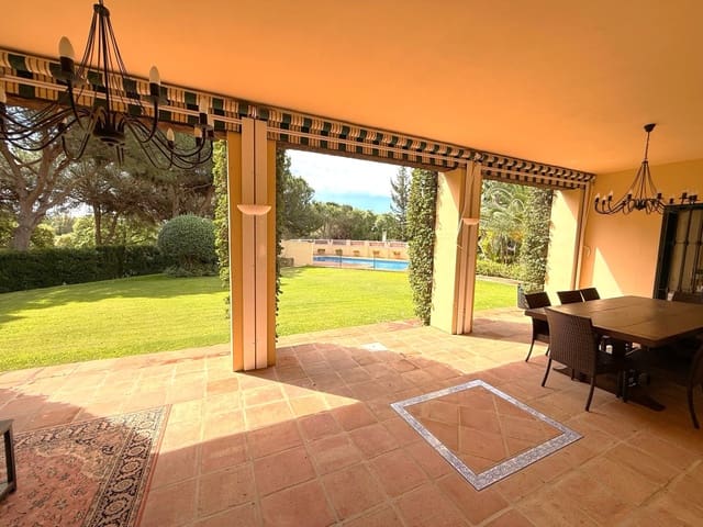 Chalet de 6 habitaciones en Sotogrande Alto, San Roque en venta con piscina garaje - 1.795.000 € (Ref: 9770311)